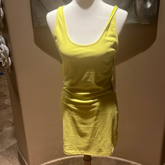 Kourtney Backless Mini Dress in Chartreuse
superdown - Picture 4 of 7